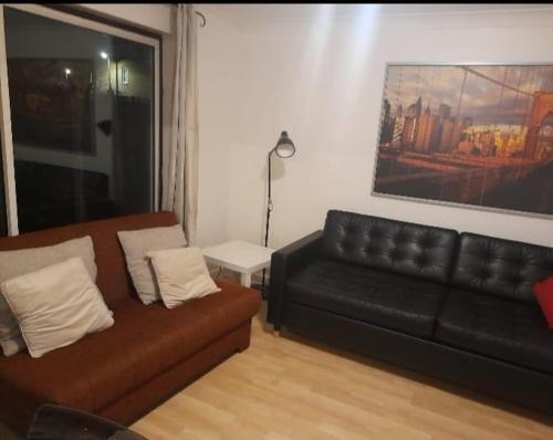 Lovely 2-bedrooom home, away from home - Tap to explore photos