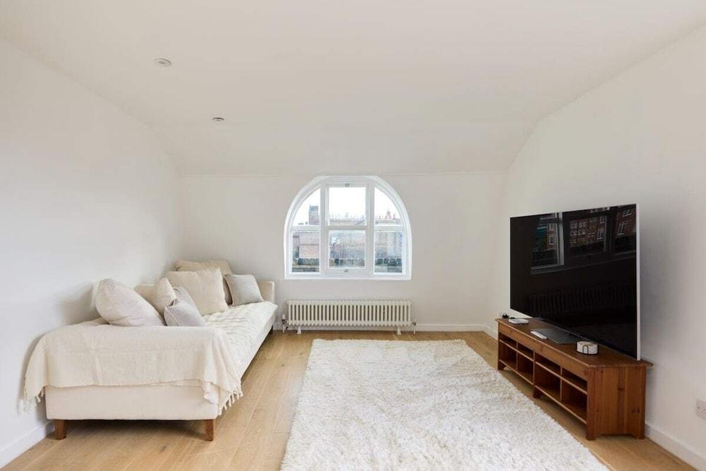 The Kennington Wonder - Bright 2bdr Flat With Rooftop Terrace