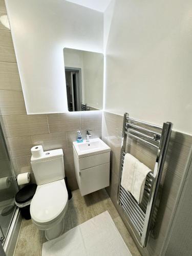 Flat 2 Stay in Ilford - Tap to explore photos