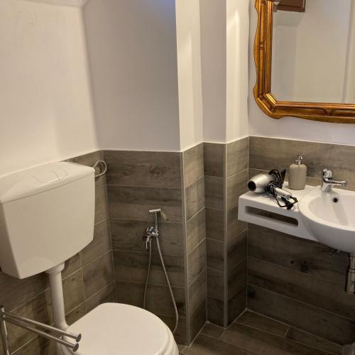 Romea Room Type - Double Room