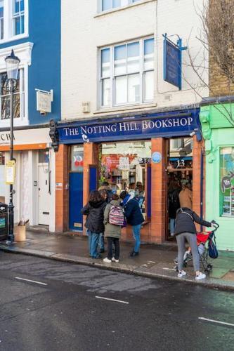Stunning Notting Hill 3 bed with Air con - Tap to explore photos