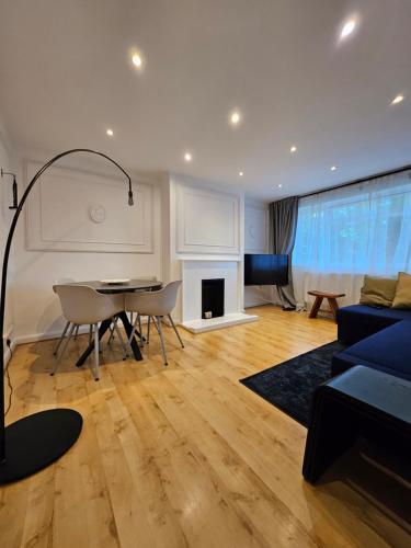 Wembley, Cosy 2 Bed Apa, Next to the park - Tap to explore photos