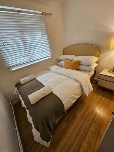 Wembley, Cosy 2 Bed Apa, Next to the park - Tap to explore photos