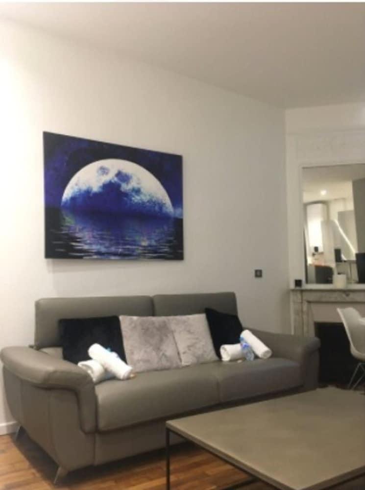Charming apt - 1br/4p - Trocadero/eiffel Tower - Tap to explore photos