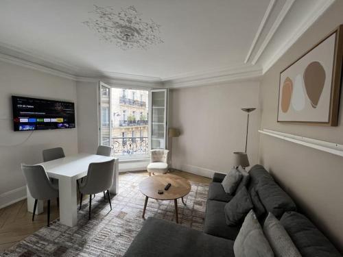 Appartement Arc de Triomphe 65 m2 - Tap to explore photos