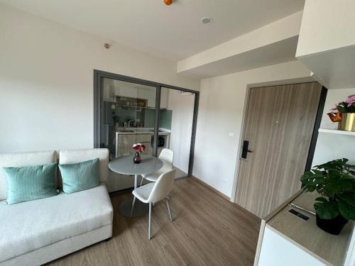 Phyll Phuket - Luxury Resort-Style Comfort - Tap to explore photos