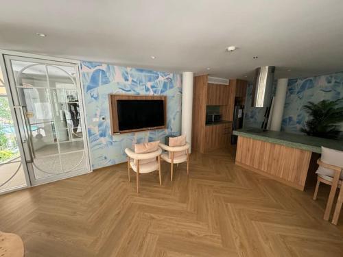 Phyll Phuket - Luxury Resort-Style Comfort - Tap to explore photos
