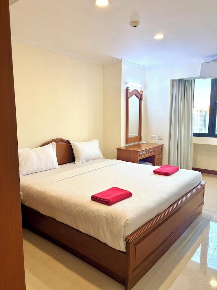 Direct Rooms at Omni Complex Nana Room Type - Deluxe Apartment