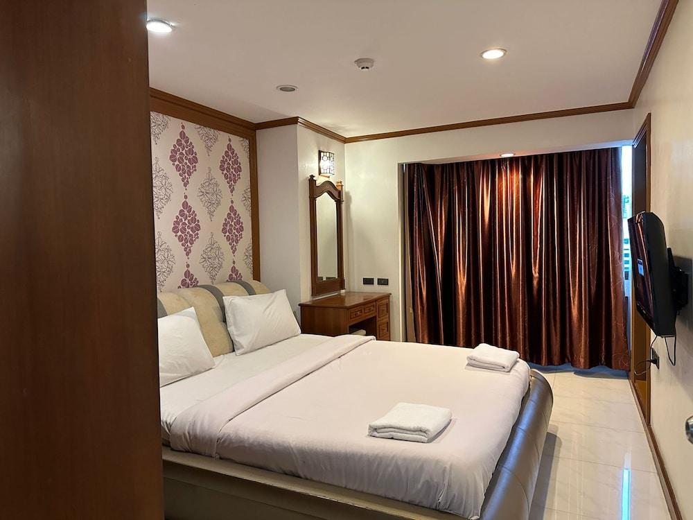 Direct Rooms at Omni Complex Nana Room Type - City Apartment
