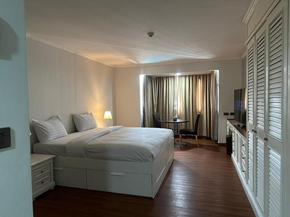 Direct Rooms at Omni Complex Nana Room Type - Signature Studio