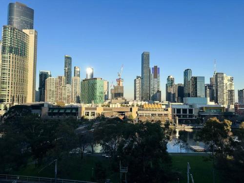 Charming Riverside Apartment near Crown Casino & MCEC