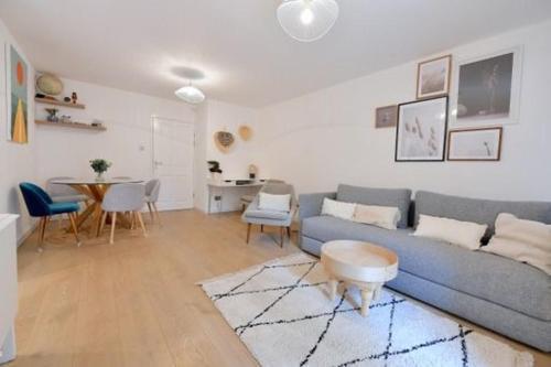 Central London 2 bedrooms apartment sleep 6 Free parking - Tap to explore photos