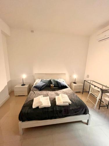 double room with private bathroom in shared apartment