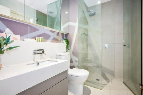 Stylish Urban Retreat Prime Location - Tap to explore photos