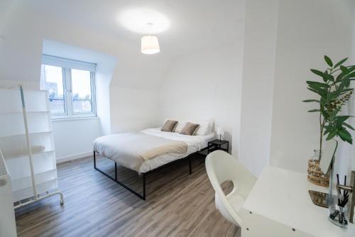 Hackney Haven 3BR Apt in Clapton - Tap to explore photos