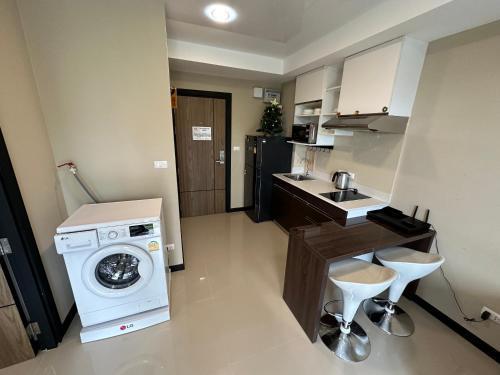Cozy 1 Bedroom Apartment walking distance to the Beach! - Tap to explore photos