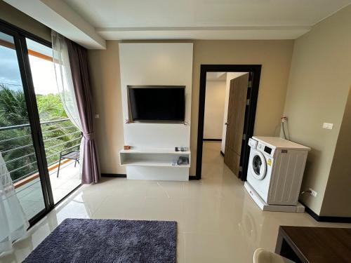 Cozy 1 Bedroom Apartment walking distance to the Beach! - Tap to explore photos