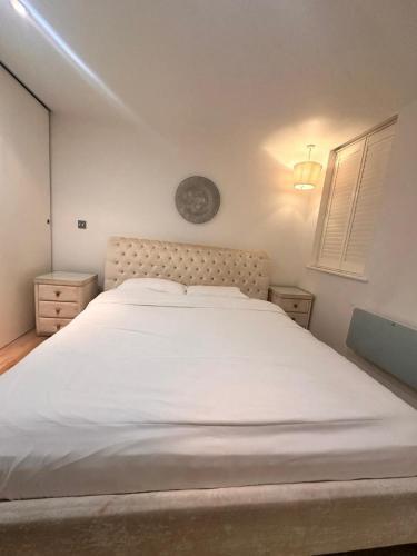 Spacious Central London flat - 2BHK - Tap to explore photos