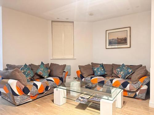 Spacious Central London flat - 2BHK - Tap to explore photos