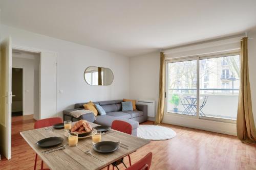 New & Cozy T2 Flat next to Montmartre With Balcony - Tap to explore photos