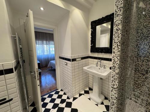 Room 55 Testaccio - Tap to explore photos