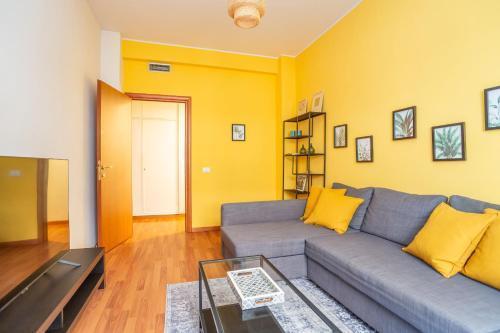 St Peters Colorful 3BDR Apartment - Tap to explore photos