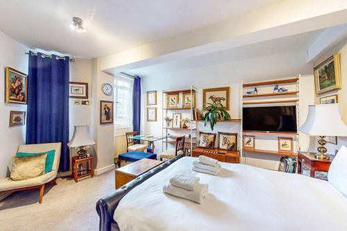 Charming Studio 10min to South Kensington station - Tap to explore photos