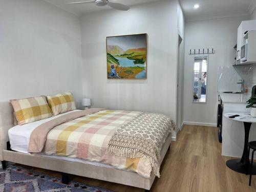 Convenient Spacious Studio with Free Parking - Tap to explore photos