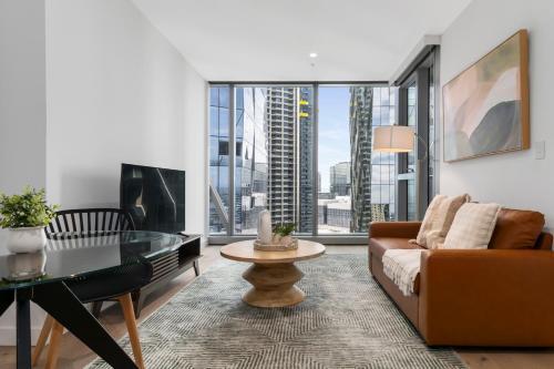Stunning CBD Apt-Best Location with Gym, Pool and WiFi - Tap to explore photos