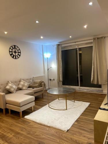 Comfy 2Bed near O2 Canary Wharf EXCEL - Tap to explore photos