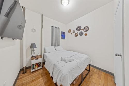 Tranquil Haven 1-Bdr Apt in Downtown Manhattan's Union Square - Tap to explore photos