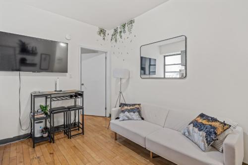Tranquil Haven 1-Bdr Apt in Downtown Manhattan's Union Square - Tap to explore photos