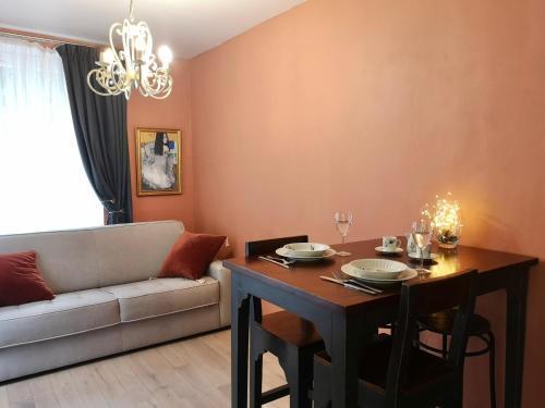 Charming 2-room flat near Paris - Tap to explore photos