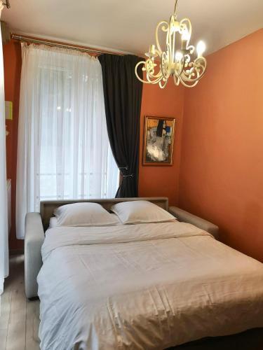 Charming 2-room flat near Paris - Tap to explore photos