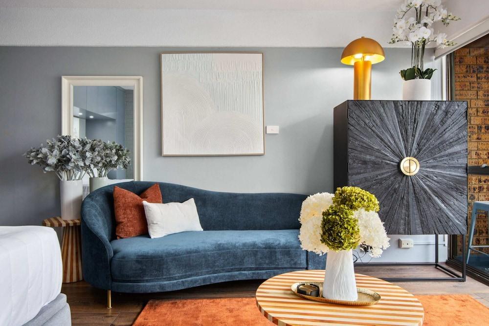Chic Studio With Pool Overlooking the City - Tap to explore photos