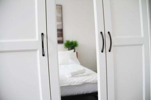 London Retreat-2 Bedroom House Parking & Garden - Tap to explore photos