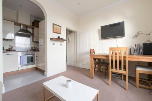 Unique and Cozy 1 Bed Flat in Dalston - Tap to explore photos