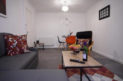 NEW 2-Bedroom - Parking - Ideal4Family - Tap to explore photos