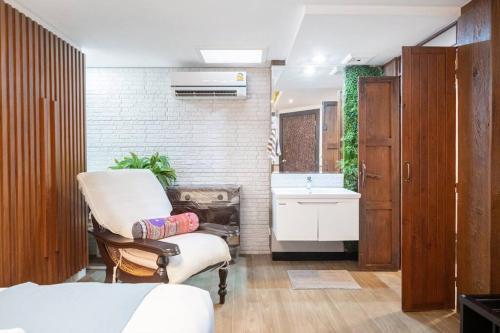 MIQ Rama9 Villa 3Br in City Jodd fair MRT - Tap to explore photos