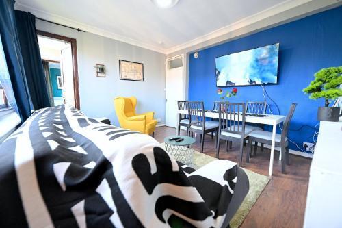 3 Bed Flat in King's Cross Station - Zone 1 - Tap to explore photos