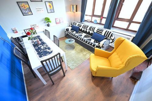 3 Bed Flat in King's Cross Station - Zone 1 - Tap to explore photos