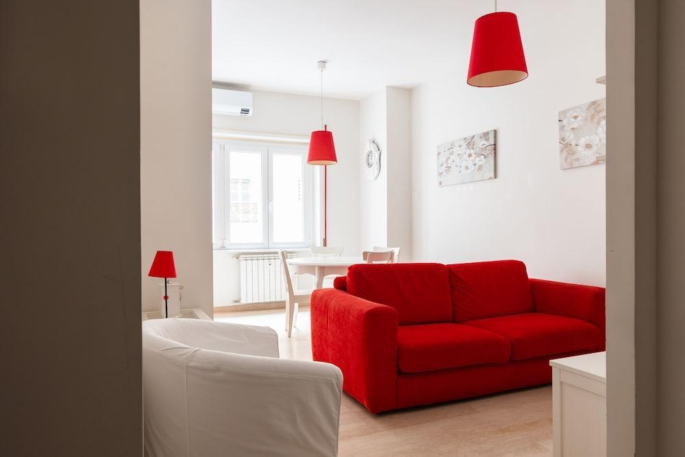 Libia Cozy Apartment - Tap to explore photos