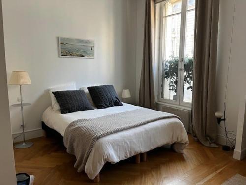 GuestReady - Luxurious Charm near Arc de Triomphe