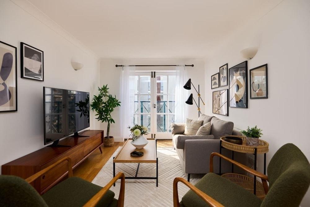 The Kingsland Place - Adorable 2bdr Flat - Tap to explore photos