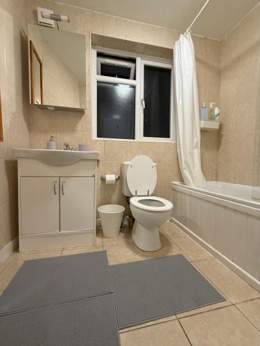 Compact and friendly price room - Tap to explore photos