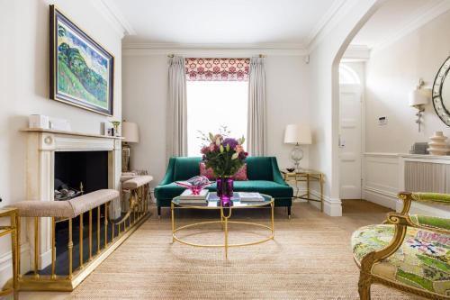The Impressionists Fireplace – 3 Bedroom Home in Chelsea - Tap to explore photos