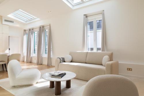 Pick A Flat's Apartment in Montorgueil - Rue Bachaumont - Tap to explore photos