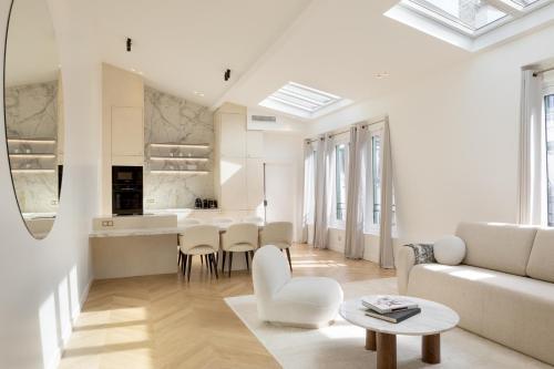 Pick A Flat's Apartment in Montorgueil - Rue Bachaumont - Tap to explore photos