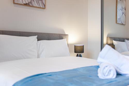 Burwood stunny apt with Parking Train&Shopping - Tap to explore photos