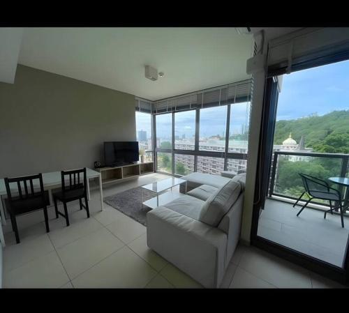 Luxury 70Sqm 2 BR Condo Next to Walking Street - Tap to explore photos